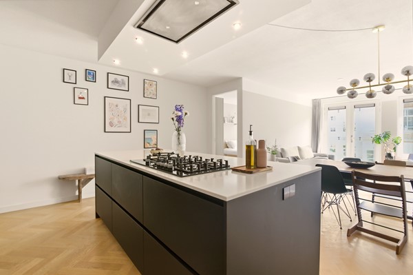 Medium property photo - Van Oldenbarneveldtstraat 52H, 1052 KC Amsterdam